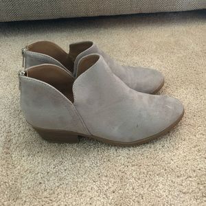 SODA Sz 7.5 Grey Suede ankle booties